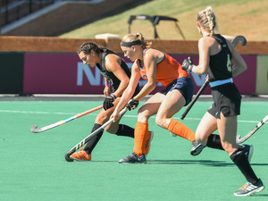 Eefke van den Nieuwenhof's late goal in regulation forced overtime, as Syracuse went onto beat Wake Forest 2-1. 