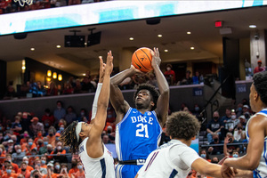 AJ Griffin hit several clutch shots down the stretch in his latest game against Virginia.